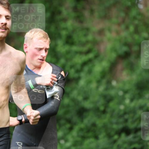 15.06.2025 - 7 Türme Triathlon Michael Strokosch http://msf.ph/oto/7970081 15.06.2025 12:57:21 Schwimmen 709, 736, 774, 793, 857, 889, 913, 915, 944, 986, 988, 1031, 1033, 1047, 1049, 1055, 1064, 1087, 1095, 1114, 1116, 1117, 1136, 1142, 1164, 1166 meine-sportfotos.de