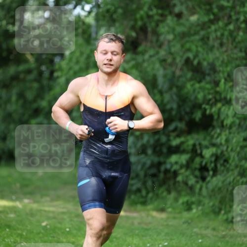 15.06.2025 - 7 Türme Triathlon Michael Strokosch http://msf.ph/oto/7970084 15.06.2025 12:57:22 Schwimmen 709, 736, 774, 793, 857, 889, 913, 915, 944, 986, 988, 1031, 1033, 1047, 1049, 1055, 1064, 1087, 1114, 1116, 1117, 1136, 1142, 1164, 1166 meine-sportfotos.de