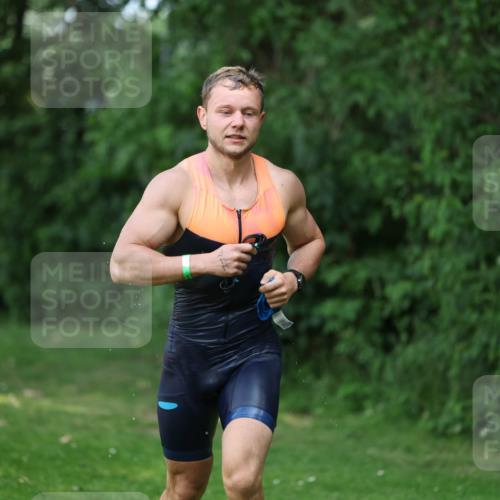 15.06.2025 - 7 Türme Triathlon Michael Strokosch http://msf.ph/oto/7970089 15.06.2025 12:57:23 Schwimmen 709, 736, 774, 793, 857, 889, 913, 944, 986, 1031, 1033, 1047, 1049, 1055, 1064, 1087, 1114, 1116, 1117, 1121, 1136, 1142, 1164, 1166 meine-sportfotos.de