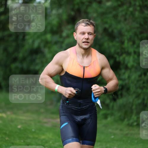 15.06.2025 - 7 Türme Triathlon Michael Strokosch http://msf.ph/oto/7970094 15.06.2025 12:57:23 Schwimmen 709, 736, 774, 793, 857, 889, 913, 944, 986, 1031, 1033, 1047, 1049, 1055, 1064, 1087, 1114, 1116, 1117, 1121, 1136, 1142, 1164, 1166 meine-sportfotos.de