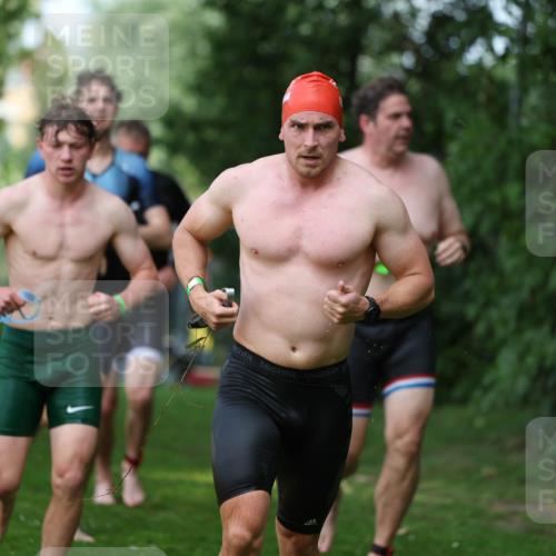 15.06.2025 - 7 Türme Triathlon Michael Strokosch http://msf.ph/oto/7970101 15.06.2025 12:57:25 Schwimmen 709, 736, 774, 793, 857, 889, 913, 944, 986, 1031, 1047, 1049, 1055, 1064, 1087, 1114, 1116, 1117, 1121, 1136, 1142, 1164, 1166 meine-sportfotos.de