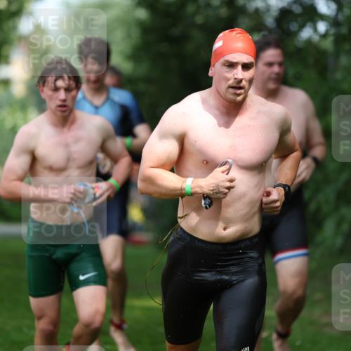 15.06.2025 - 7 Türme Triathlon Michael Strokosch http://msf.ph/oto/7970107 15.06.2025 12:57:25 Schwimmen 709, 736, 774, 793, 857, 889, 913, 944, 986, 1031, 1047, 1049, 1055, 1064, 1087, 1114, 1116, 1117, 1121, 1136, 1142, 1164, 1166 meine-sportfotos.de