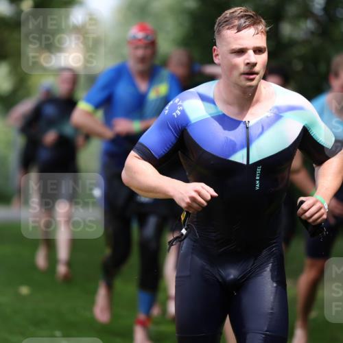 15.06.2025 - 7 Türme Triathlon Michael Strokosch http://msf.ph/oto/7970181 15.06.2025 12:57:34 Schwimmen 196, 709, 736, 774, 793, 837, 857, 913, 926, 942, 944, 971, 986, 989, 1047, 1049, 1055, 1087, 1101, 1114, 1117, 1121, 1142, 1157, 1164 meine-sportfotos.de