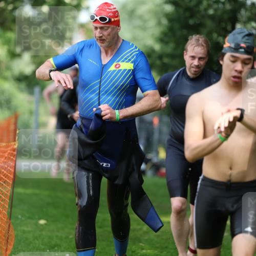 15.06.2025 - 7 Türme Triathlon Michael Strokosch http://msf.ph/oto/7970187 15.06.2025 12:57:35 Schwimmen 196, 709, 736, 793, 837, 857, 913, 926, 942, 944, 971, 986, 989, 1004, 1047, 1055, 1087, 1101, 1114, 1117, 1121, 1142, 1157, 1164 meine-sportfotos.de