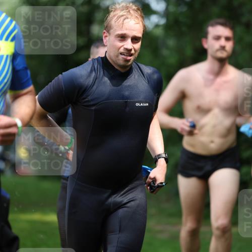 15.06.2025 - 7 Türme Triathlon Michael Strokosch http://msf.ph/oto/7970212 15.06.2025 12:57:37 Schwimmen 196, 709, 793, 837, 857, 913, 926, 942, 944, 971, 986, 989, 1004, 1010, 1047, 1055, 1101, 1114, 1117, 1121, 1142, 1157 meine-sportfotos.de
