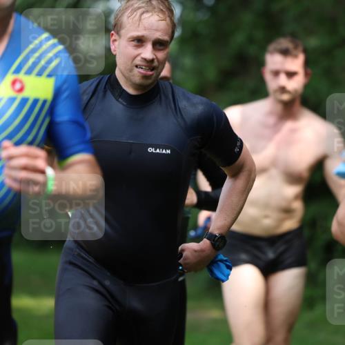 15.06.2025 - 7 Türme Triathlon Michael Strokosch http://msf.ph/oto/7970216 15.06.2025 12:57:37 Schwimmen 196, 709, 793, 837, 857, 913, 926, 942, 944, 971, 986, 989, 1004, 1010, 1047, 1055, 1101, 1114, 1117, 1121, 1142, 1157 meine-sportfotos.de