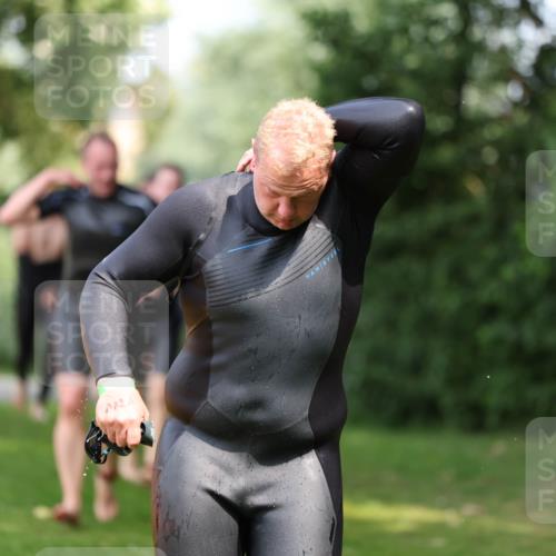 15.06.2025 - 7 Türme Triathlon Michael Strokosch http://msf.ph/oto/7970261 15.06.2025 12:57:44 Schwimmen 196, 709, 793, 837, 857, 926, 942, 944, 971, 986, 989, 1004, 1010, 1047, 1054, 1055, 1101, 1117, 1121, 1142, 1157 meine-sportfotos.de