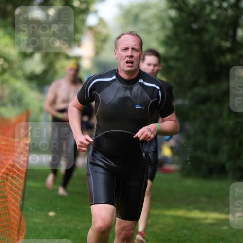 15.06.2025 - 7 Türme Triathlon Michael Strokosch http://msf.ph/oto/7970286 15.06.2025 12:57:46 Schwimmen 196, 775, 793, 837, 857, 926, 942, 944, 971, 986, 989, 1004, 1010, 1047, 1054, 1055, 1101, 1117, 1121, 1142, 1157 meine-sportfotos.de
