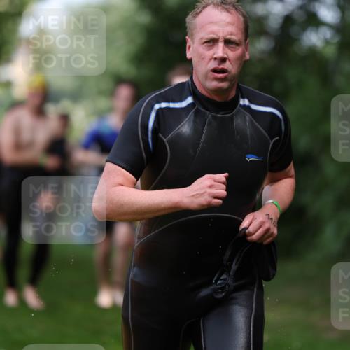 15.06.2025 - 7 Türme Triathlon Michael Strokosch http://msf.ph/oto/7970302 15.06.2025 12:57:47 Schwimmen 196, 775, 793, 837, 926, 942, 944, 971, 986, 989, 1004, 1010, 1047, 1054, 1101, 1117, 1121, 1157, 1193 meine-sportfotos.de