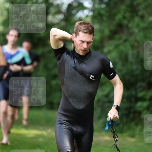 15.06.2025 - 7 Türme Triathlon Michael Strokosch http://msf.ph/oto/7970312 15.06.2025 12:57:48 Schwimmen 196, 775, 793, 837, 926, 942, 944, 971, 986, 989, 1004, 1010, 1054, 1101, 1117, 1121, 1157, 1186, 1193 meine-sportfotos.de