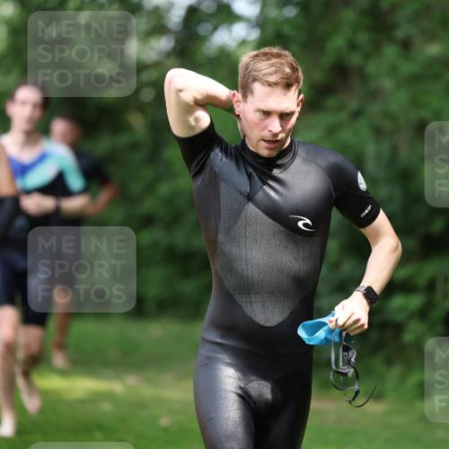 15.06.2025 - 7 Türme Triathlon Michael Strokosch http://msf.ph/oto/7970314 15.06.2025 12:57:48 Schwimmen 196, 775, 793, 837, 926, 942, 944, 971, 986, 989, 1004, 1010, 1054, 1101, 1117, 1121, 1157, 1186, 1193 meine-sportfotos.de