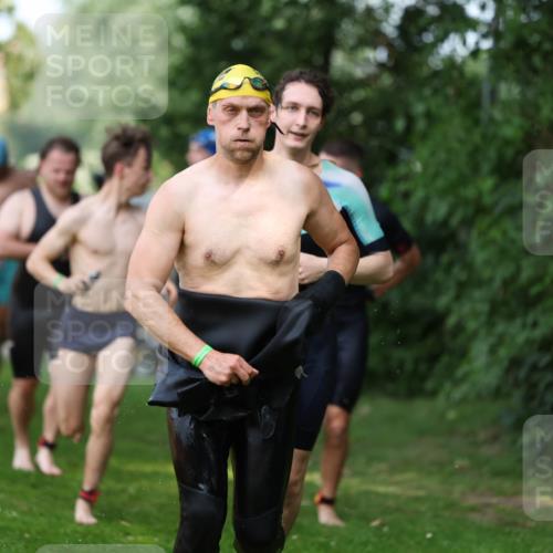 15.06.2025 - 7 Türme Triathlon Michael Strokosch http://msf.ph/oto/7970328 15.06.2025 12:57:50 Schwimmen 196, 704, 775, 837, 926, 942, 944, 971, 989, 1004, 1010, 1054, 1069, 1101, 1121, 1157, 1186, 1193 meine-sportfotos.de