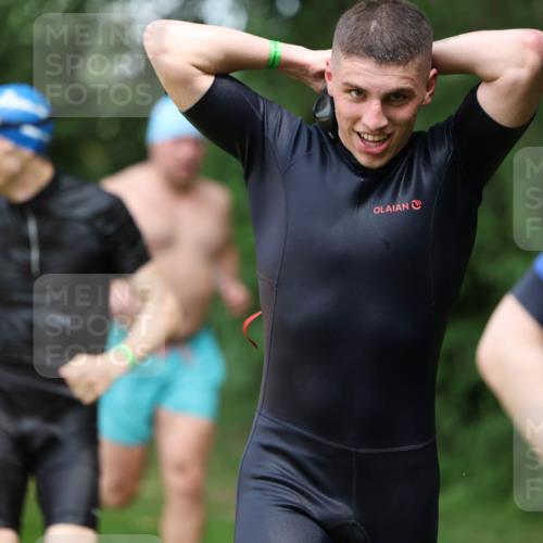 15.06.2025 - 7 Türme Triathlon Michael Strokosch http://msf.ph/oto/7970362 15.06.2025 12:57:53 Schwimmen 196, 704, 775, 837, 853, 926, 942, 971, 989, 1004, 1010, 1054, 1069, 1101, 1121, 1157, 1186, 1193 meine-sportfotos.de