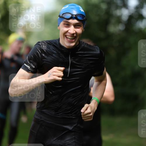 15.06.2025 - 7 Türme Triathlon Michael Strokosch http://msf.ph/oto/7970371 15.06.2025 12:57:53 Schwimmen 196, 704, 775, 837, 853, 926, 942, 971, 989, 1004, 1010, 1054, 1069, 1101, 1121, 1157, 1186, 1193 meine-sportfotos.de