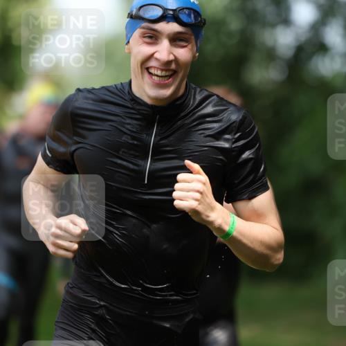 15.06.2025 - 7 Türme Triathlon Michael Strokosch http://msf.ph/oto/7970374 15.06.2025 12:57:54 Schwimmen 196, 704, 775, 837, 853, 926, 942, 956, 971, 989, 1004, 1010, 1054, 1069, 1101, 1157, 1186, 1193 meine-sportfotos.de