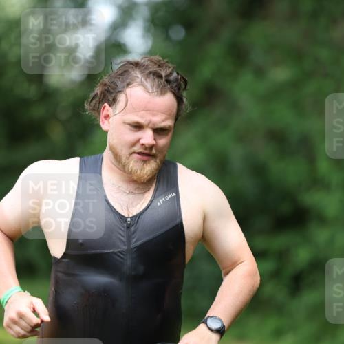 15.06.2025 - 7 Türme Triathlon Michael Strokosch http://msf.ph/oto/7970381 15.06.2025 12:57:55 Schwimmen 196, 704, 775, 837, 853, 926, 942, 956, 971, 989, 1004, 1010, 1054, 1069, 1101, 1127, 1141, 1157, 1162, 1186, 1193 meine-sportfotos.de