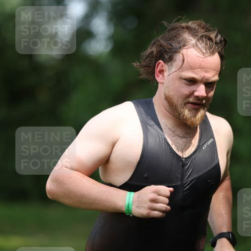 15.06.2025 - 7 Türme Triathlon Michael Strokosch http://msf.ph/oto/7970385 15.06.2025 12:57:55 Schwimmen 196, 704, 775, 837, 853, 926, 942, 956, 971, 989, 1004, 1010, 1054, 1069, 1101, 1127, 1141, 1157, 1162, 1186, 1193 meine-sportfotos.de