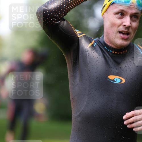 15.06.2025 - 7 Türme Triathlon Michael Strokosch http://msf.ph/oto/7970398 15.06.2025 12:57:56 Schwimmen 196, 704, 775, 837, 853, 926, 942, 956, 971, 989, 1004, 1010, 1052, 1054, 1069, 1101, 1127, 1141, 1157, 1162, 1186, 1193 meine-sportfotos.de