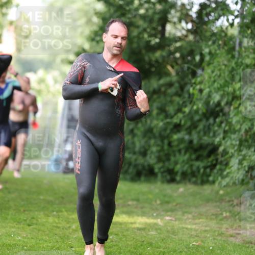 15.06.2025 - 7 Türme Triathlon Michael Strokosch http://msf.ph/oto/7970405 15.06.2025 12:57:57 Schwimmen 196, 704, 775, 837, 853, 926, 942, 956, 971, 974, 989, 1004, 1010, 1052, 1054, 1069, 1101, 1127, 1141, 1157, 1162, 1186, 1193 meine-sportfotos.de