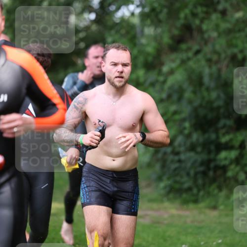 15.06.2025 - 7 Türme Triathlon Michael Strokosch http://msf.ph/oto/7970465 15.06.2025 12:58:04 Schwimmen 704, 717, 773, 775, 798, 853, 942, 956, 974, 1004, 1010, 1052, 1054, 1069, 1106, 1127, 1141, 1162, 1186, 1193 meine-sportfotos.de