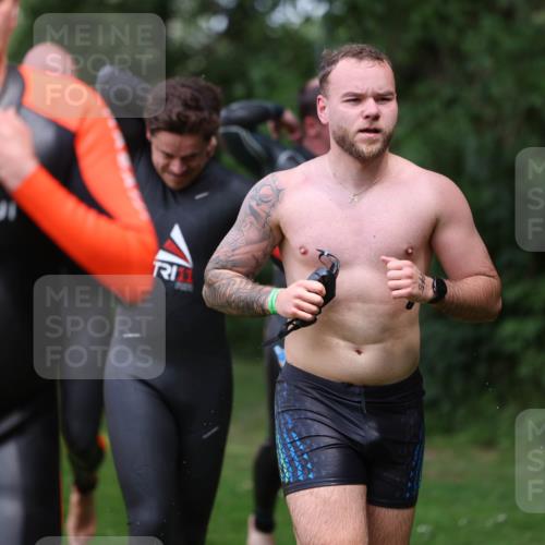15.06.2025 - 7 Türme Triathlon Michael Strokosch http://msf.ph/oto/7970477 15.06.2025 12:58:04 Schwimmen 704, 717, 773, 775, 798, 853, 942, 956, 974, 1004, 1010, 1052, 1054, 1069, 1106, 1127, 1141, 1162, 1186, 1193 meine-sportfotos.de
