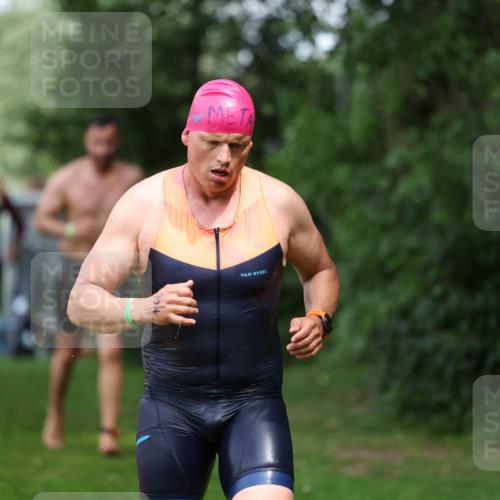 15.06.2025 - 7 Türme Triathlon Michael Strokosch http://msf.ph/oto/7970617 15.06.2025 12:58:19 Schwimmen 192, 704, 717, 773, 794, 795, 798, 807, 815, 832, 853, 899, 935, 938, 956, 974, 1044, 1052, 1059, 1069, 1085, 1102, 1106, 1127, 1141, 1143, 1146, 1162, 1187 meine-sportfotos.de