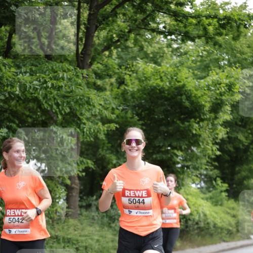 15.06.2025 - REWE Women's Run Jannik Wohlers http://msf.ph/oto/7970639 15.06.2025 10:05:45 Laufen 5042, 5044, 5697 meine-sportfotos.de