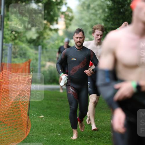 15.06.2025 - 7 Türme Triathlon Michael Strokosch http://msf.ph/oto/7970647 15.06.2025 12:58:23 Schwimmen 192, 717, 739, 773, 794, 795, 798, 807, 815, 832, 853, 899, 935, 938, 956, 974, 1007, 1044, 1052, 1059, 1085, 1102, 1106, 1127, 1141, 1143, 1146, 1162, 1180, 1187 meine-sportfotos.de