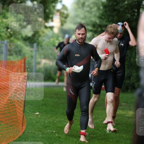 15.06.2025 - 7 Türme Triathlon Michael Strokosch http://msf.ph/oto/7970652 15.06.2025 12:58:23 Schwimmen 192, 717, 739, 773, 794, 795, 798, 807, 815, 832, 853, 899, 935, 938, 956, 974, 1007, 1044, 1052, 1059, 1085, 1102, 1106, 1127, 1141, 1143, 1146, 1162, 1180, 1187 meine-sportfotos.de