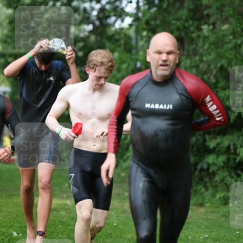 15.06.2025 - 7 Türme Triathlon Michael Strokosch http://msf.ph/oto/7970672 15.06.2025 12:58:25 Schwimmen 192, 717, 739, 773, 794, 795, 798, 807, 815, 832, 899, 935, 938, 974, 1007, 1044, 1052, 1059, 1085, 1102, 1106, 1127, 1141, 1143, 1146, 1162, 1180, 1187 meine-sportfotos.de