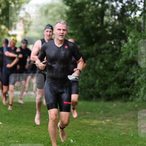 15.06.2025 - 7 Türme Triathlon Michael Strokosch http://msf.ph/oto/7970714 15.06.2025 12:58:29 Schwimmen 192, 717, 739, 773, 794, 795, 798, 807, 815, 832, 899, 935, 938, 1007, 1044, 1059, 1085, 1102, 1106, 1143, 1146, 1180, 1187 meine-sportfotos.de