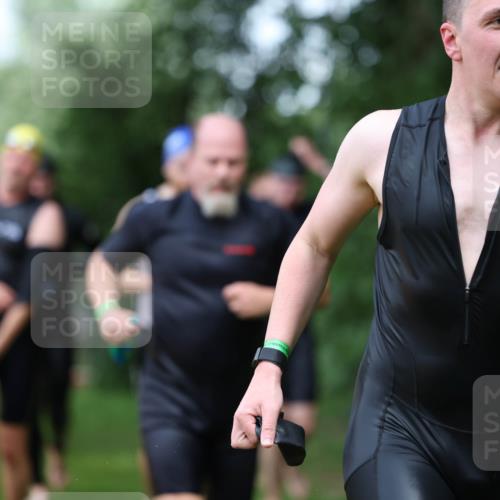 15.06.2025 - 7 Türme Triathlon Michael Strokosch http://msf.ph/oto/7970756 15.06.2025 12:58:32 Schwimmen 192, 739, 773, 794, 795, 807, 815, 832, 884, 899, 935, 938, 1005, 1007, 1044, 1059, 1085, 1102, 1143, 1146, 1180, 1187 meine-sportfotos.de