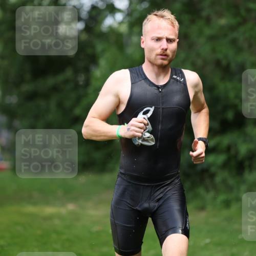15.06.2025 - 7 Türme Triathlon Michael Strokosch http://msf.ph/oto/7970859 15.06.2025 12:58:43 Schwimmen 739, 794, 807, 826, 832, 860, 884, 899, 935, 953, 1005, 1007, 1057, 1102, 1134, 1139, 1143, 1146, 1168, 1180, 1187 meine-sportfotos.de
