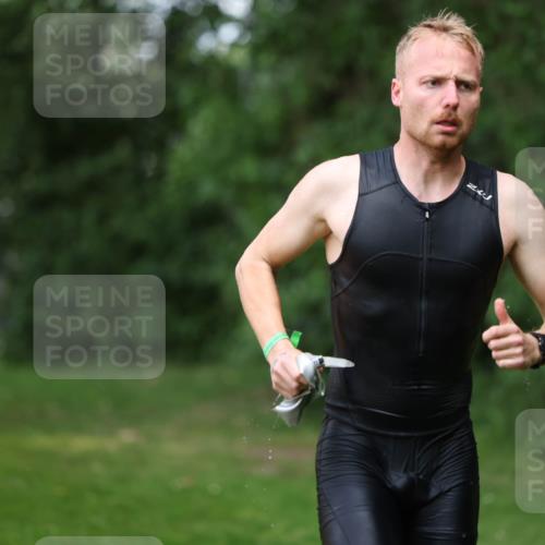 15.06.2025 - 7 Türme Triathlon Michael Strokosch http://msf.ph/oto/7970862 15.06.2025 12:58:43 Schwimmen 739, 794, 807, 826, 832, 860, 884, 899, 935, 953, 1005, 1007, 1057, 1102, 1134, 1139, 1143, 1146, 1168, 1180, 1187 meine-sportfotos.de