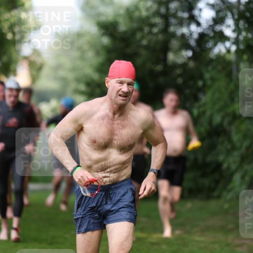 15.06.2025 - 7 Türme Triathlon Michael Strokosch http://msf.ph/oto/7970874 15.06.2025 12:58:47 Schwimmen 194, 739, 826, 832, 845, 860, 884, 899, 953, 1005, 1007, 1057, 1134, 1139, 1146, 1168, 1180 meine-sportfotos.de