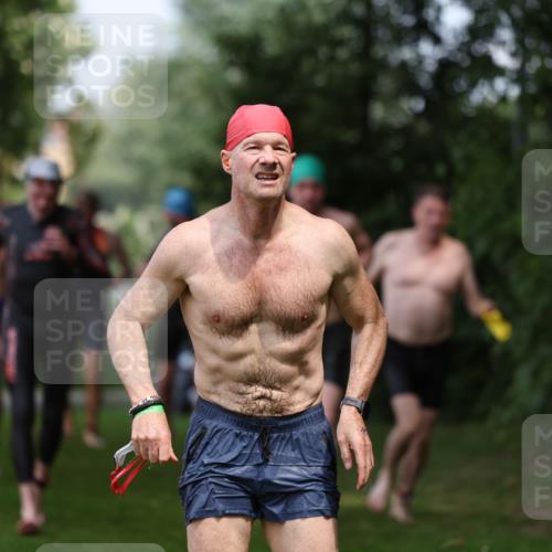 15.06.2025 - 7 Türme Triathlon Michael Strokosch http://msf.ph/oto/7970882 15.06.2025 12:58:48 Schwimmen 194, 739, 826, 832, 845, 860, 884, 899, 953, 1005, 1007, 1057, 1134, 1139, 1168, 1180 meine-sportfotos.de