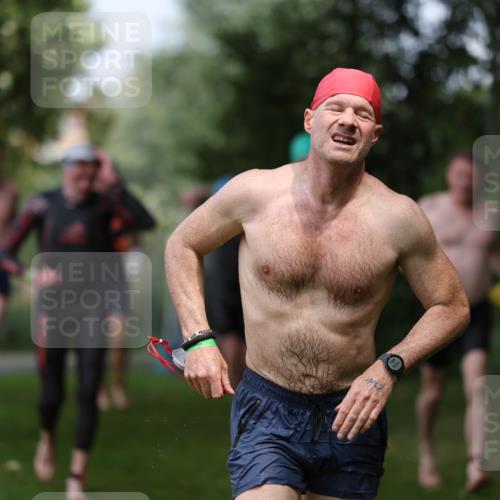 15.06.2025 - 7 Türme Triathlon Michael Strokosch http://msf.ph/oto/7970892 15.06.2025 12:58:48 Schwimmen 194, 739, 826, 832, 845, 860, 884, 899, 953, 1005, 1007, 1057, 1134, 1139, 1168, 1180 meine-sportfotos.de