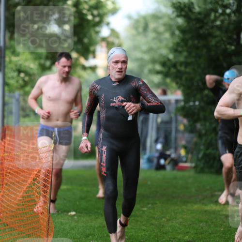 15.06.2025 - 7 Türme Triathlon Michael Strokosch http://msf.ph/oto/7970902 15.06.2025 12:58:49 Schwimmen 194, 739, 826, 845, 860, 884, 953, 1005, 1007, 1057, 1066, 1134, 1139, 1168, 1180 meine-sportfotos.de