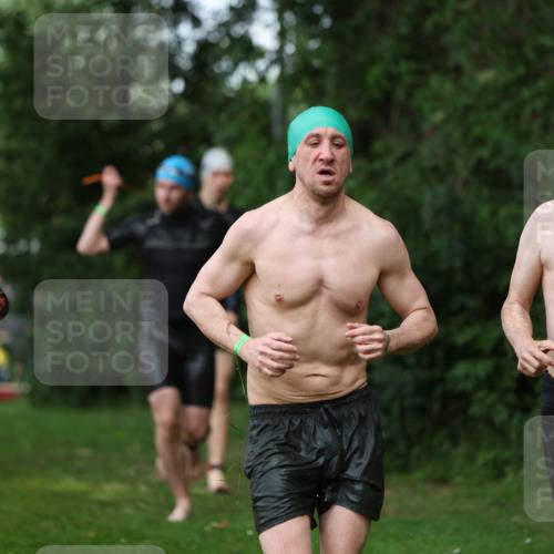 15.06.2025 - 7 Türme Triathlon Michael Strokosch http://msf.ph/oto/7970910 15.06.2025 12:58:50 Schwimmen 194, 739, 826, 845, 860, 884, 953, 1005, 1007, 1057, 1066, 1134, 1139, 1168, 1180 meine-sportfotos.de