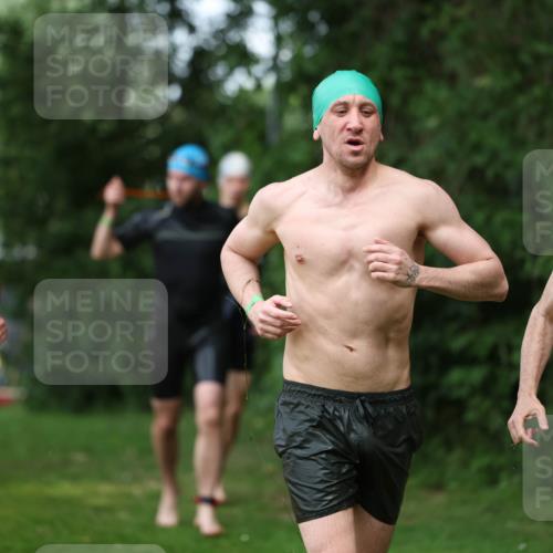 15.06.2025 - 7 Türme Triathlon Michael Strokosch http://msf.ph/oto/7970916 15.06.2025 12:58:50 Schwimmen 194, 739, 826, 845, 860, 884, 953, 1005, 1007, 1057, 1066, 1134, 1139, 1168, 1180 meine-sportfotos.de