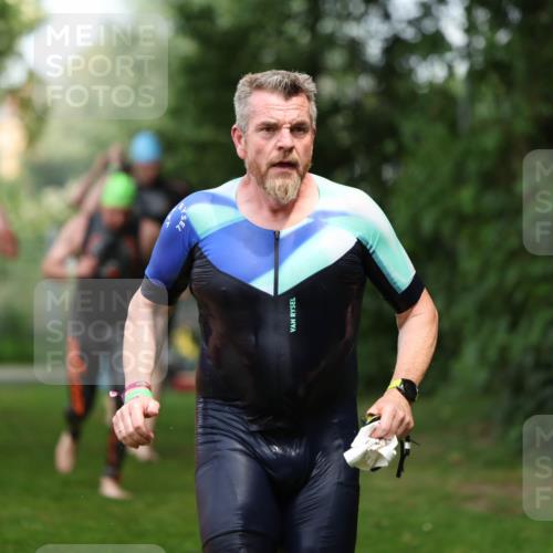 15.06.2025 - 7 Türme Triathlon Michael Strokosch http://msf.ph/oto/7970980 15.06.2025 12:59:01 Schwimmen 194, 754, 816, 826, 845, 860, 884, 953, 1005, 1057, 1063, 1066, 1134, 1139, 1154, 1168 meine-sportfotos.de