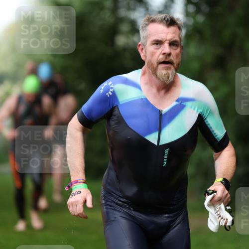 15.06.2025 - 7 Türme Triathlon Michael Strokosch http://msf.ph/oto/7970988 15.06.2025 12:59:01 Schwimmen 194, 754, 816, 826, 845, 860, 884, 953, 1005, 1057, 1063, 1066, 1134, 1139, 1154, 1168 meine-sportfotos.de