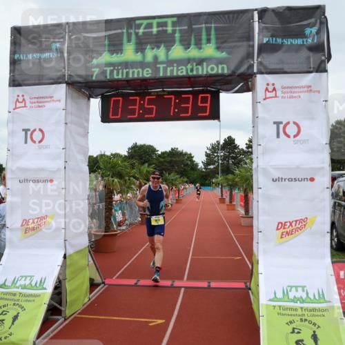 15.06.2025 - 7 Türme Triathlon Michael Strokosch http://msf.ph/oto/7971014 15.06.2025 13:57:38 Ziel 1077 meine-sportfotos.de