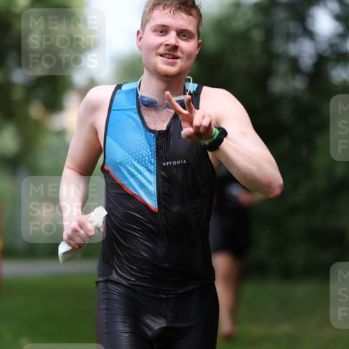 15.06.2025 - 7 Türme Triathlon Michael Strokosch http://msf.ph/oto/7971098 15.06.2025 12:59:13 Schwimmen 194, 743, 750, 754, 816, 845, 860, 875, 975, 1063, 1066, 1097, 1154 meine-sportfotos.de