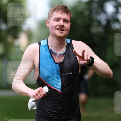 15.06.2025 - 7 Türme Triathlon Michael Strokosch http://msf.ph/oto/7971100 15.06.2025 12:59:13 Schwimmen 194, 743, 750, 754, 816, 845, 860, 875, 975, 1063, 1066, 1097, 1154 meine-sportfotos.de