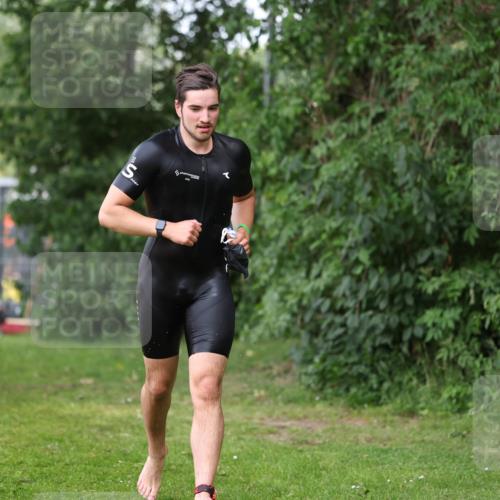 15.06.2025 - 7 Türme Triathlon Michael Strokosch http://msf.ph/oto/7971114 15.06.2025 12:59:15 Schwimmen 194, 743, 750, 754, 816, 875, 975, 1063, 1066, 1097, 1154 meine-sportfotos.de