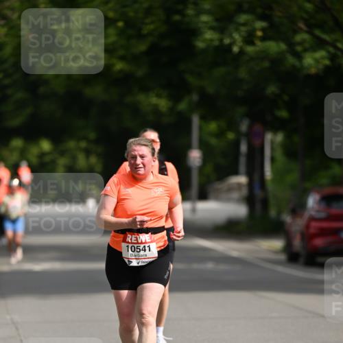15.06.2025 - REWE Women's Run Dr. Thomas Lammeyer http://msf.ph/oto/7971115 15.06.2025 10:00:16 Laufen 10541 meine-sportfotos.de