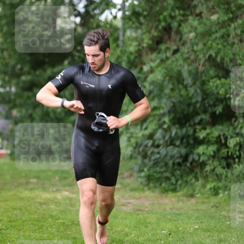 15.06.2025 - 7 Türme Triathlon Michael Strokosch http://msf.ph/oto/7971120 15.06.2025 12:59:15 Schwimmen 194, 743, 750, 754, 816, 875, 975, 1063, 1066, 1097, 1154 meine-sportfotos.de