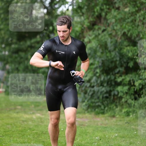 15.06.2025 - 7 Türme Triathlon Michael Strokosch http://msf.ph/oto/7971123 15.06.2025 12:59:16 Schwimmen 194, 743, 750, 754, 816, 875, 975, 1063, 1066, 1097, 1154 meine-sportfotos.de