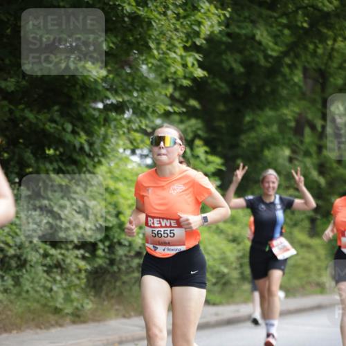 15.06.2025 - REWE Women's Run Jannik Wohlers http://msf.ph/oto/7971133 15.06.2025 10:06:18 Laufen 5655 meine-sportfotos.de